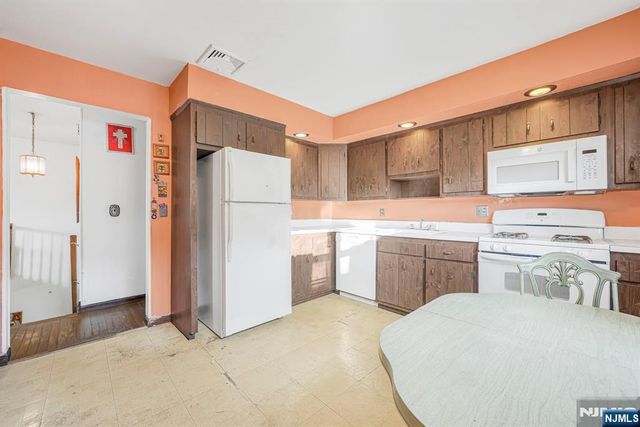 609 Monroe Avenue, Twp Of Washington, NJ 07676