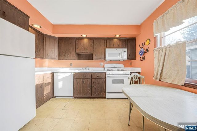 609 Monroe Avenue, Twp Of Washington, NJ 07676