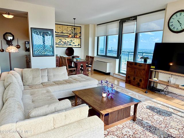 1 Spring Street 2204, New Brunswick, NJ 08901