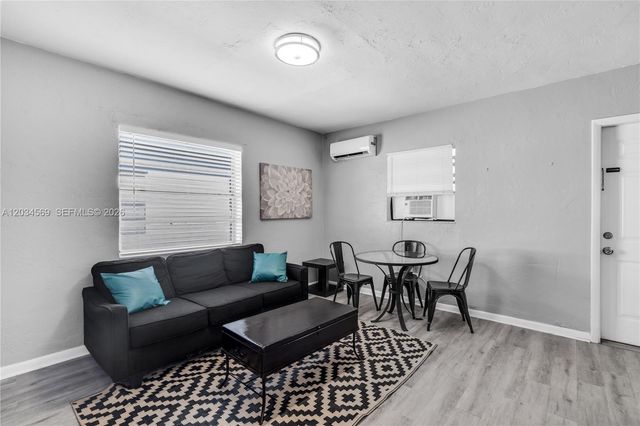 105 SW 5th Ct, Dania Beach, FL 33004