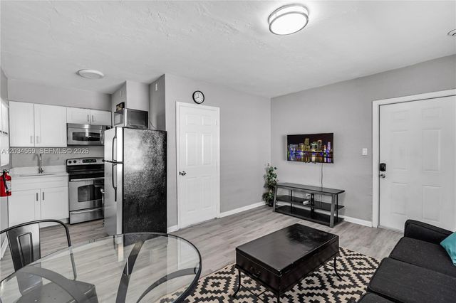 105 SW 5th Ct, Dania Beach, FL 33004