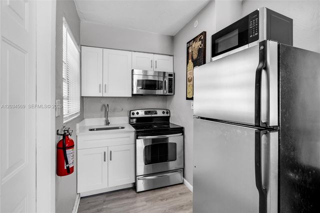105 SW 5th Ct, Dania Beach, FL 33004