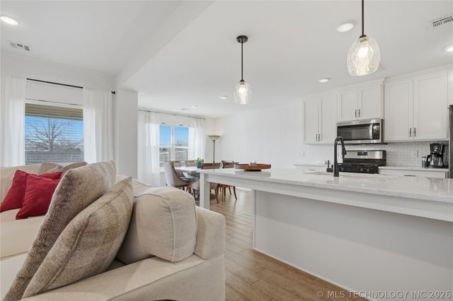 12216 N 130 Avenue, Collinsville, OK 74021