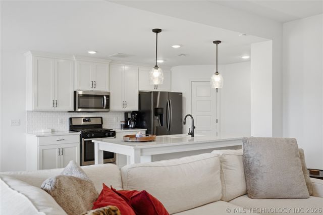 12216 N 130 Avenue, Collinsville, OK 74021