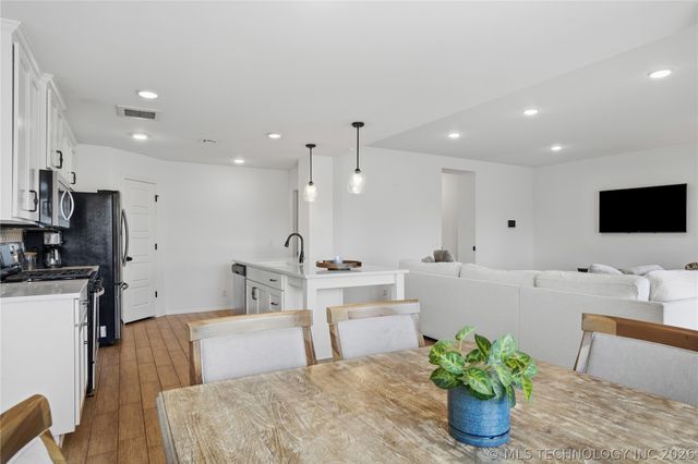 12216 N 130 Avenue, Collinsville, OK 74021