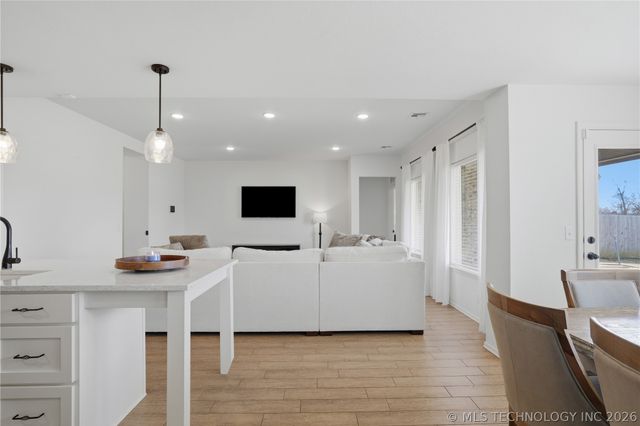 12216 N 130 Avenue, Collinsville, OK 74021