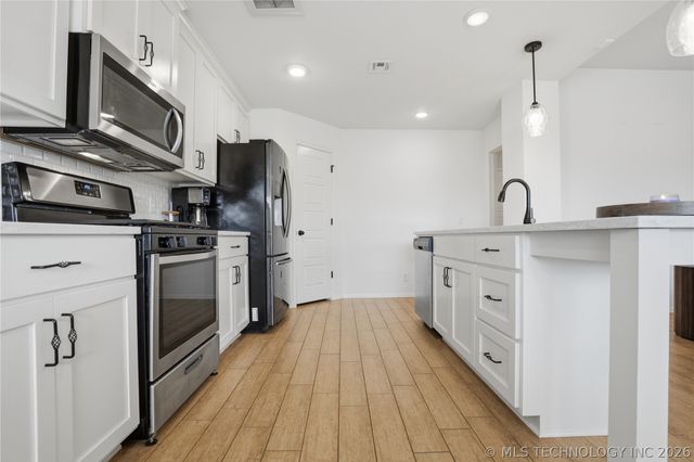 12216 N 130 Avenue, Collinsville, OK 74021