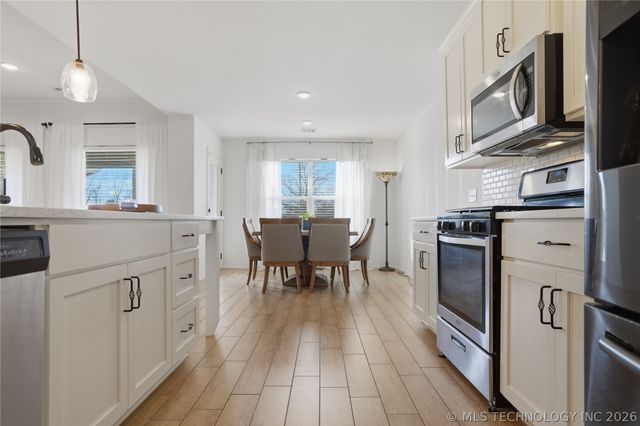 12216 N 130 Avenue, Collinsville, OK 74021