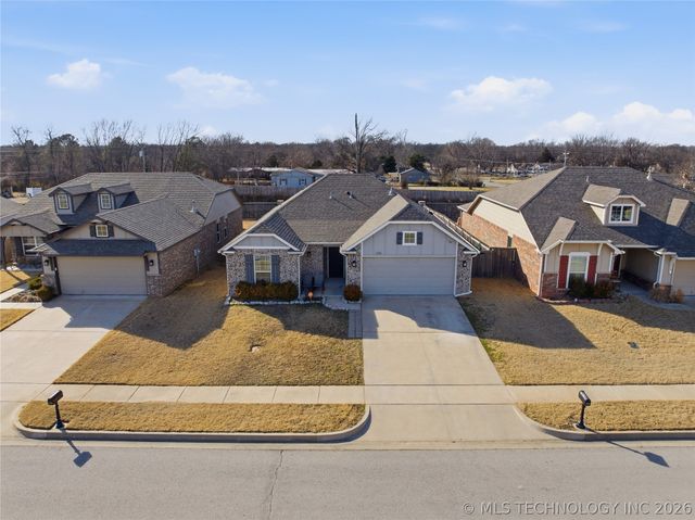 12216 N 130 Avenue, Collinsville, OK 74021
