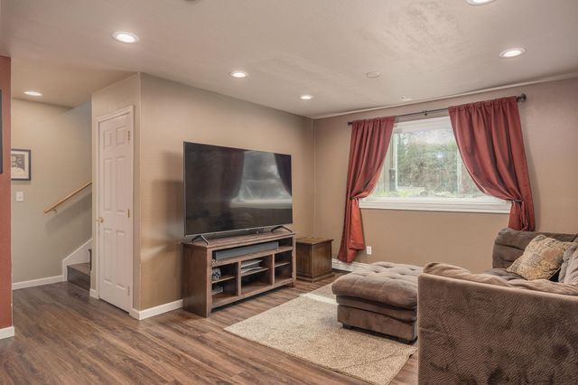 1839 JESSICA LOOP, North Pole, AK 99705