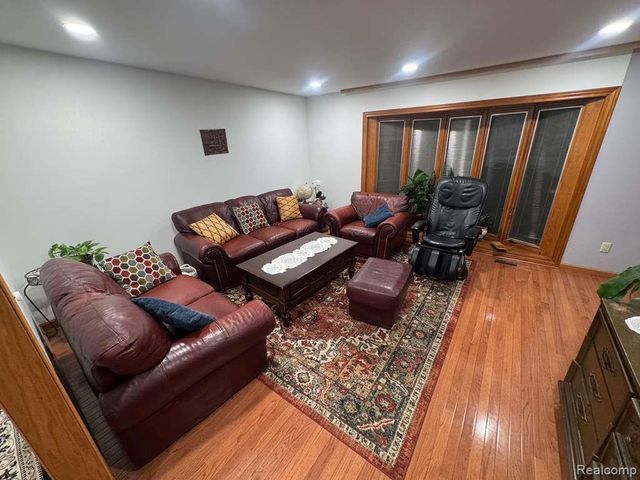 3426 Auburn Drive, Troy, MI 48083