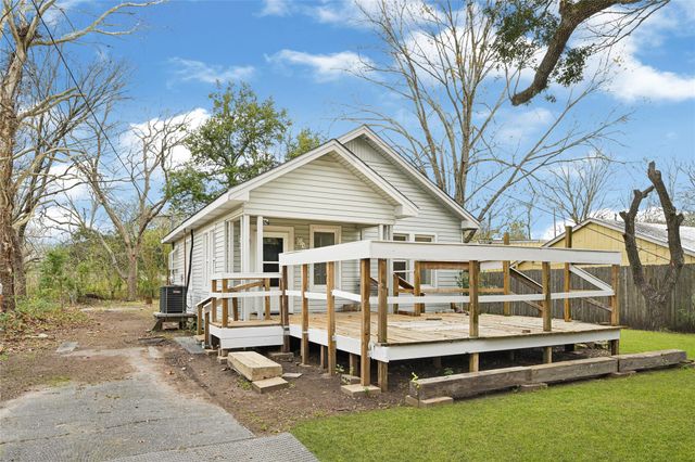 830 Ross St, La Marque, TX 77568