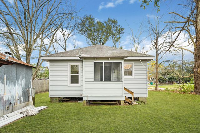 830 Ross St, La Marque, TX 77568