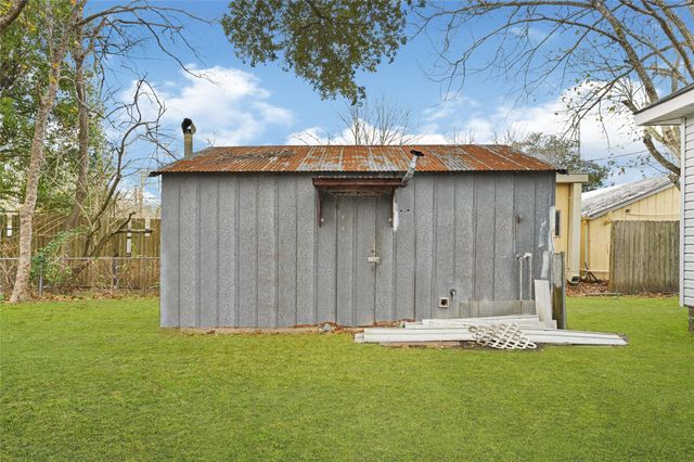 830 Ross St, La Marque, TX 77568