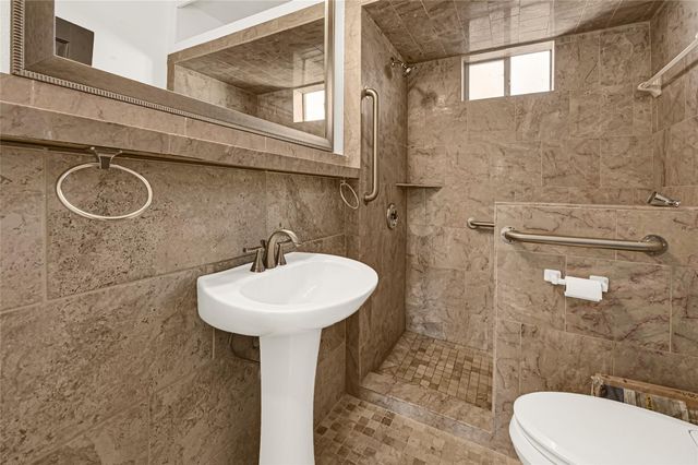 830 Ross St, La Marque, TX 77568