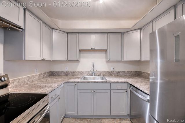 1850 Axtell Drive 2, Troy, MI 48084