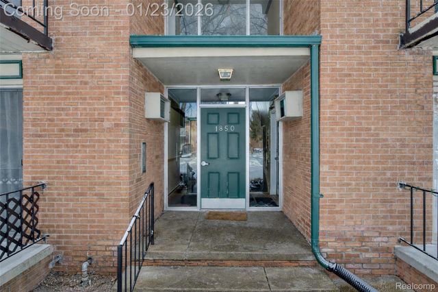 1850 Axtell Drive 2, Troy, MI 48084