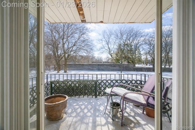 1850 Axtell Drive 2, Troy, MI 48084