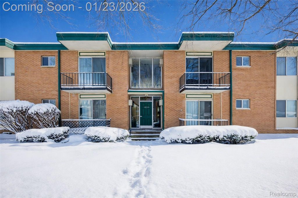 1850 Axtell Drive 2, Troy, MI 48084