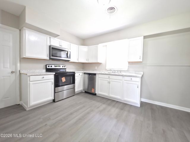 1703 State Street, Biloxi, MS 39531