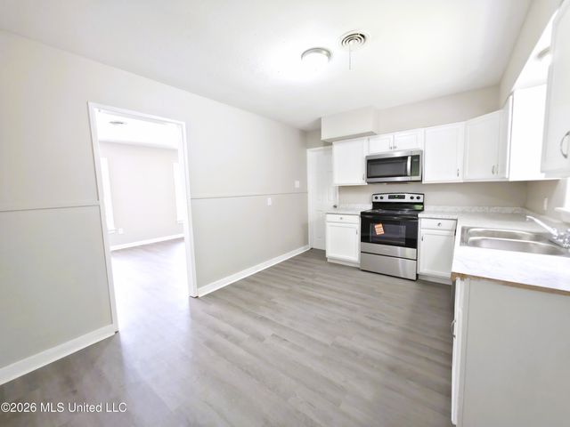 1703 State Street, Biloxi, MS 39531