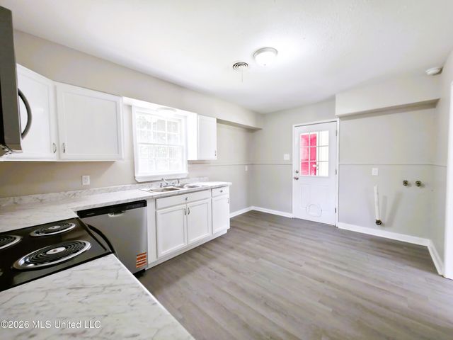 1703 State Street, Biloxi, MS 39531