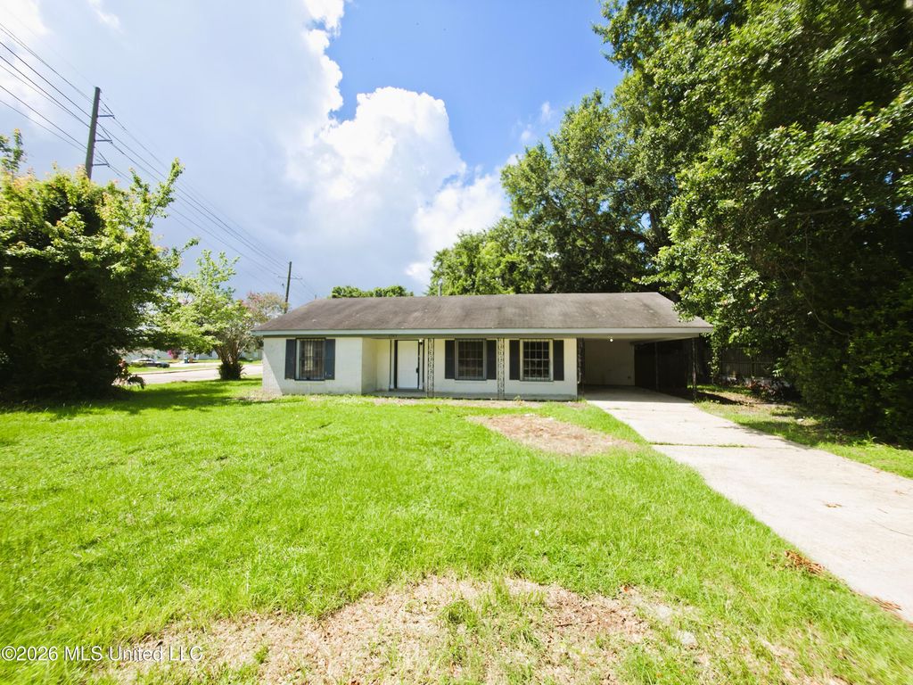1703 State Street, Biloxi, MS 39531