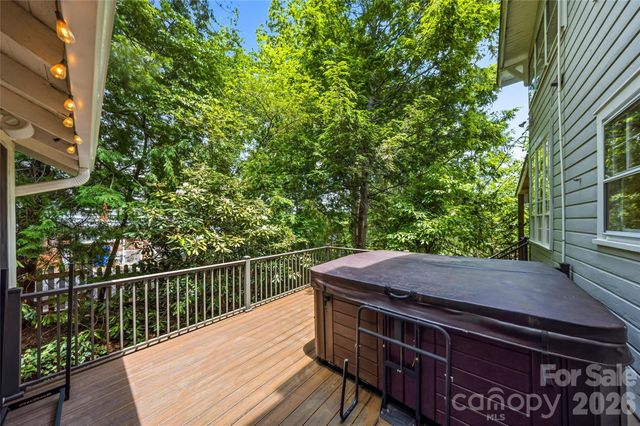 1620 Norwood Place, Hendersonville, NC 28791