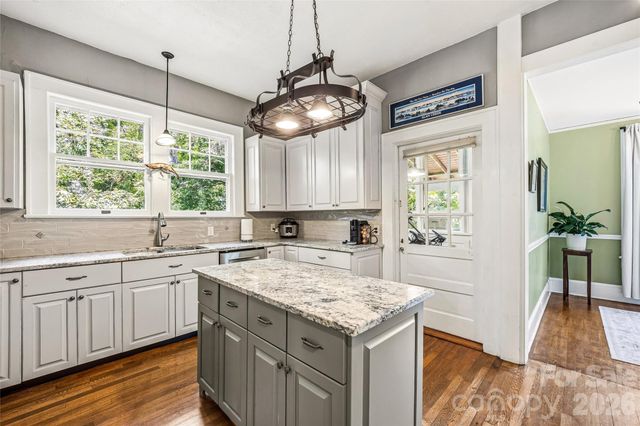 1620 Norwood Place, Hendersonville, NC 28791