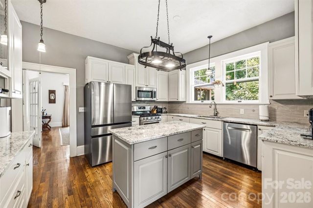 1620 Norwood Place, Hendersonville, NC 28791