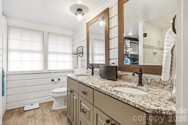 1620 Norwood Place, Hendersonville, NC 28791