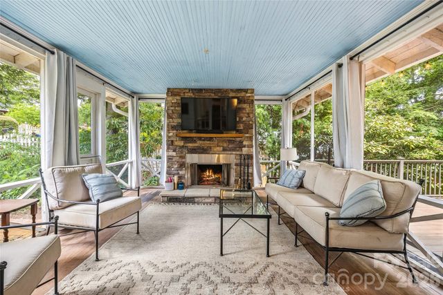 1620 Norwood Place, Hendersonville, NC 28791