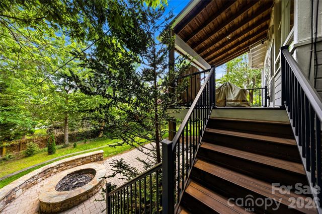 1620 Norwood Place, Hendersonville, NC 28791