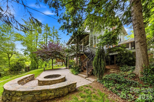1620 Norwood Place, Hendersonville, NC 28791
