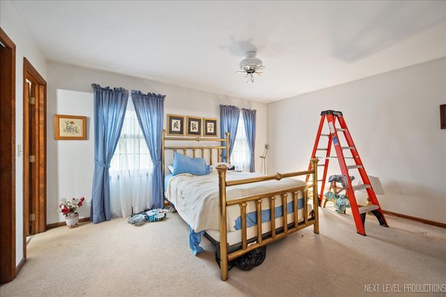 2350 Tanglewood Court, Aurora, IL 60506