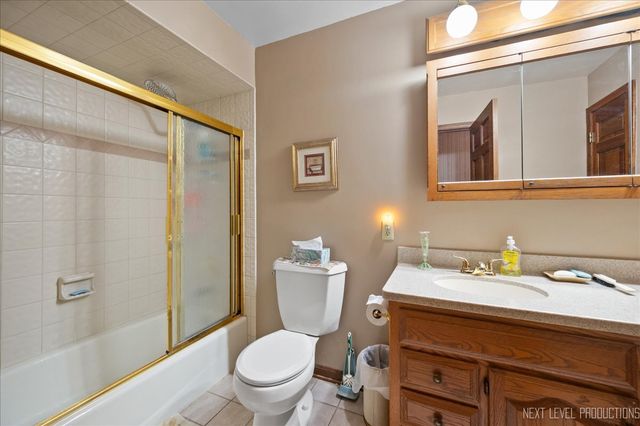 2350 Tanglewood Court, Aurora, IL 60506