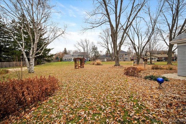 2350 Tanglewood Court, Aurora, IL 60506