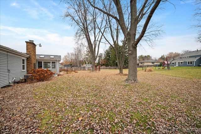 2350 Tanglewood Court, Aurora, IL 60506