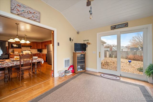 2350 Tanglewood Court, Aurora, IL 60506