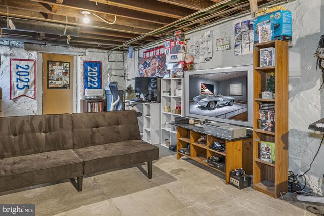 2116 NOBLE ST, Reading, PA 19609