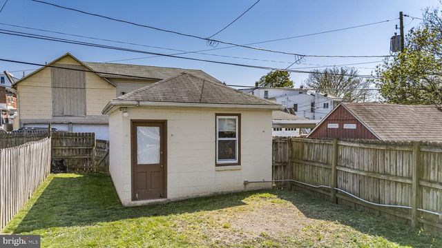 2116 NOBLE ST, Reading, PA 19609