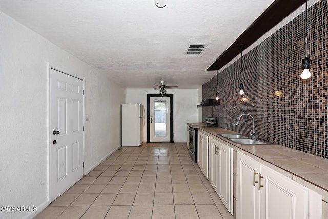 8806 N 30TH Avenue, Phoenix, AZ 85051