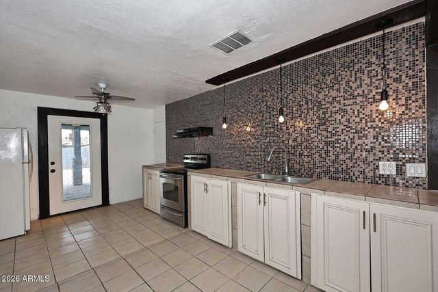 8806 N 30TH Avenue, Phoenix, AZ 85051