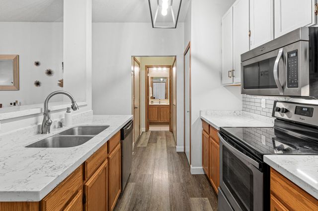 13582 Carmody Drive, Eden Prairie, MN 55344