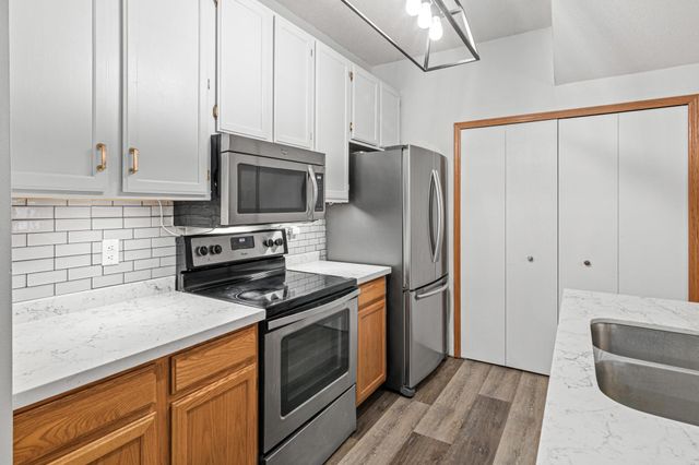 13582 Carmody Drive, Eden Prairie, MN 55344