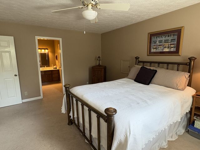 1616 Anderson Rd, Hendersonville, TN 37075