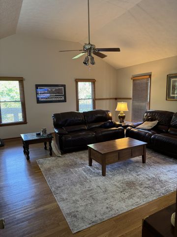1616 Anderson Rd, Hendersonville, TN 37075