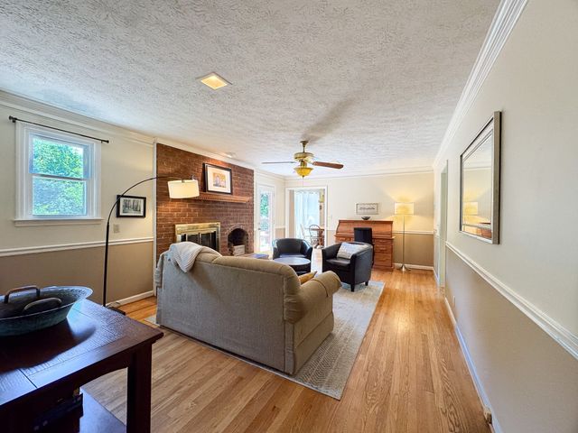 1616 Anderson Rd, Hendersonville, TN 37075