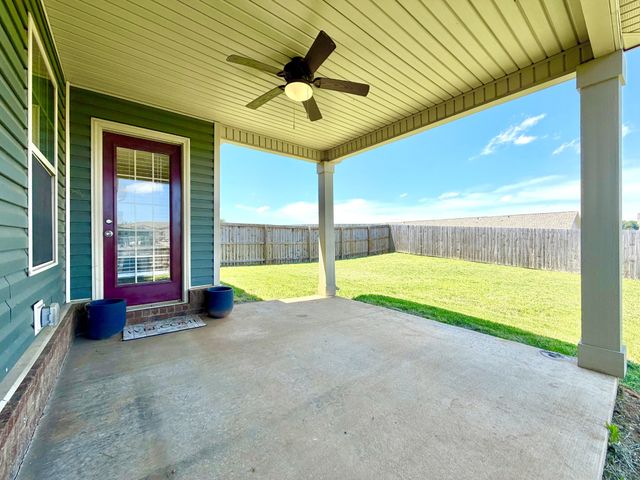 1961 Sydney Louise Dr, Clarksville, TN 37042