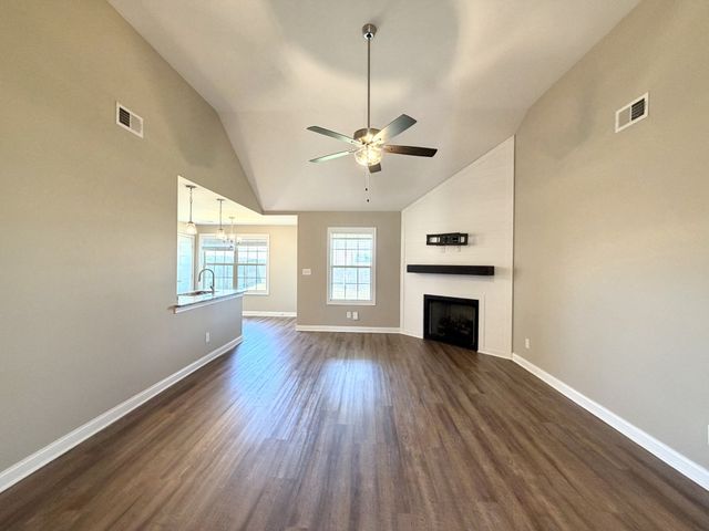 1961 Sydney Louise Dr, Clarksville, TN 37042